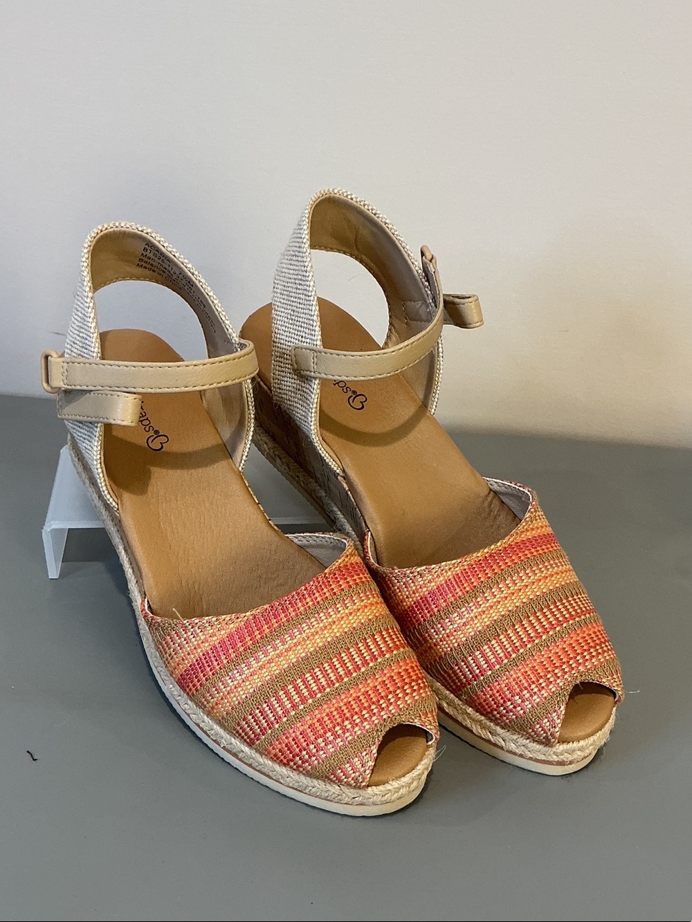 BareTraps Acadia Coral and Tan Wedge Espadrilles, size 7.5